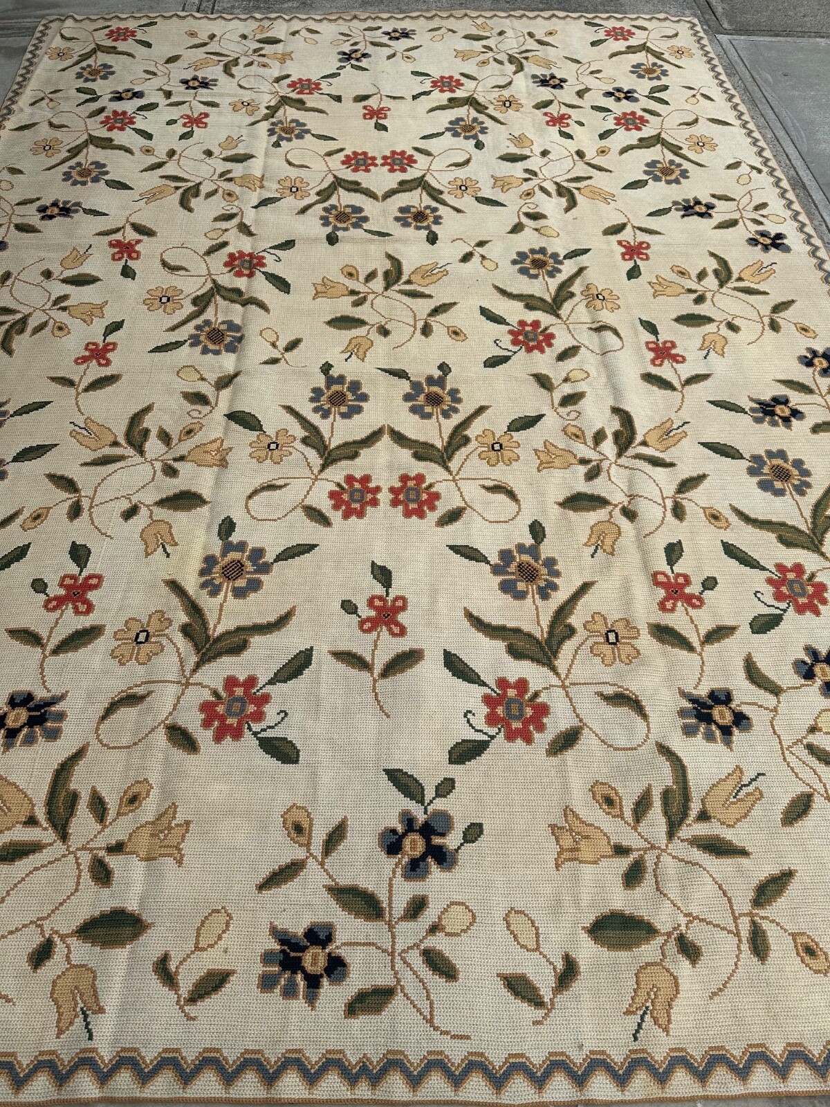 8.4×11.7 VINTAGE PORTUGUESE HOOKED RUG 1960’s – EXCELLENT CONDITION – VERY RARE