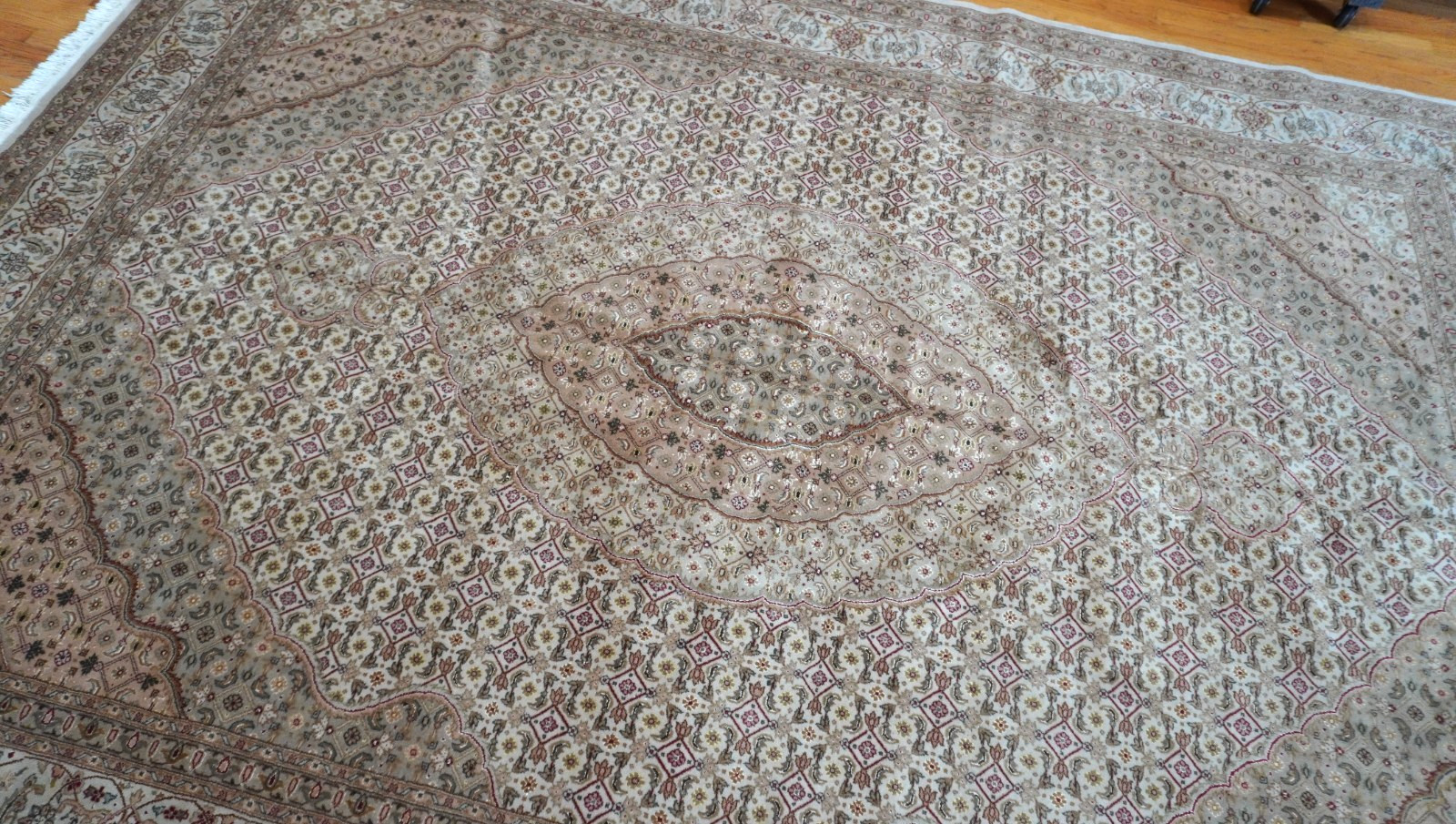 Elegant Tabrizz 8’5″ x 11’8 Hand-Knotted Wool & Silk Oriental Rug Excellent