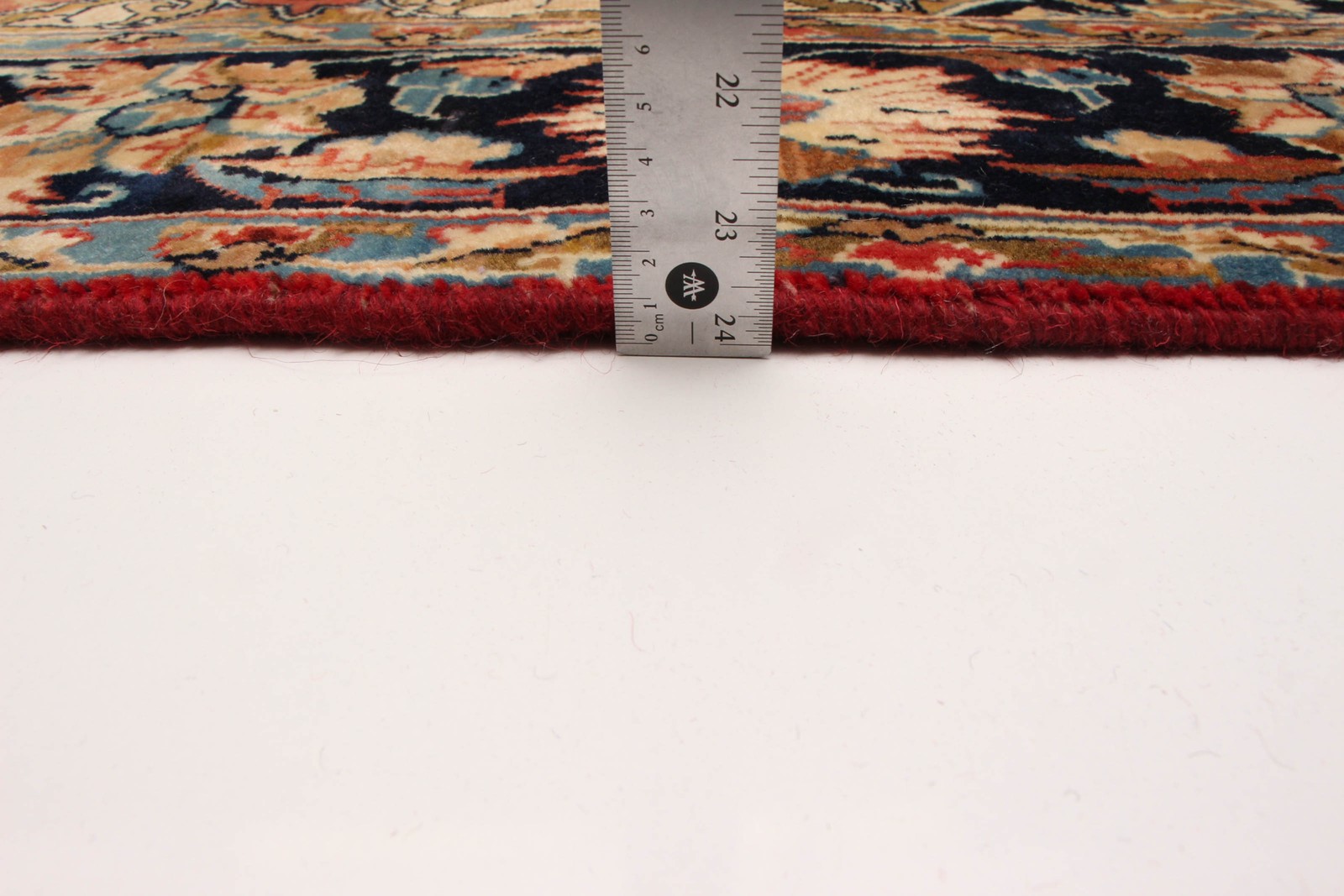 Vintage 6’9″ x 9’11” Traditional Hand Knotted Vegetable Dye Wool Area Rug