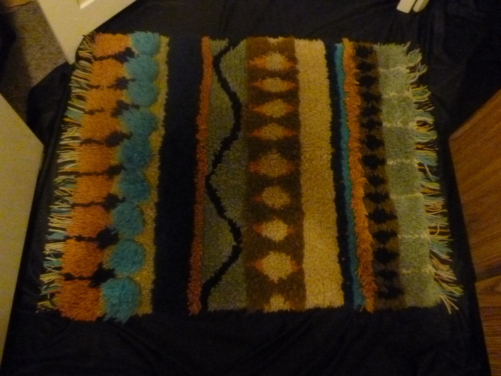 COLORFUL ABSTRACT MOD ACCENT SHAG FLOOR / WALL MOUNT RUG