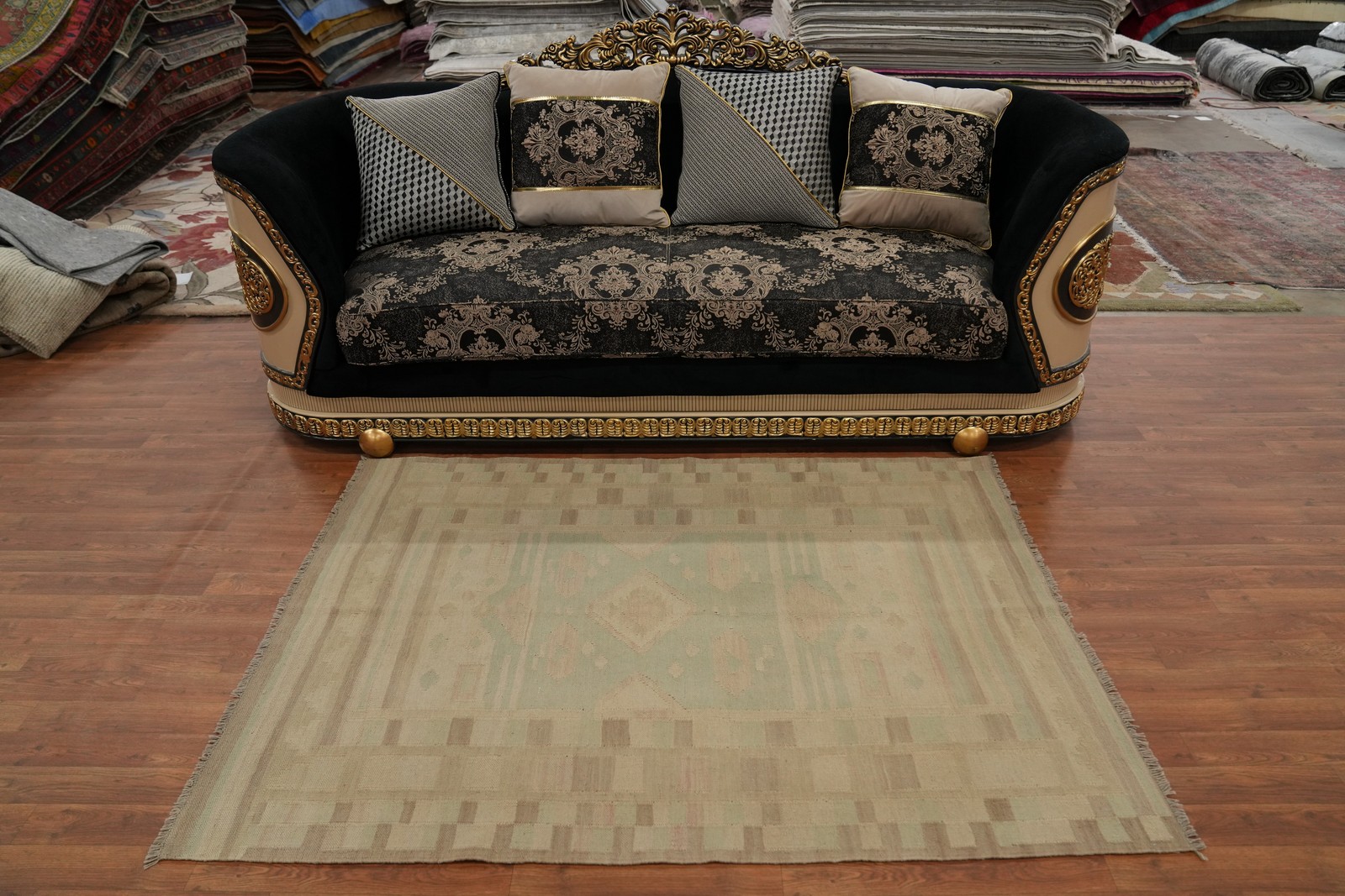 Subtle Earth Tone Flat-weave Kilim Rug 4×6 ft Ideal for Cozy Living Spaces