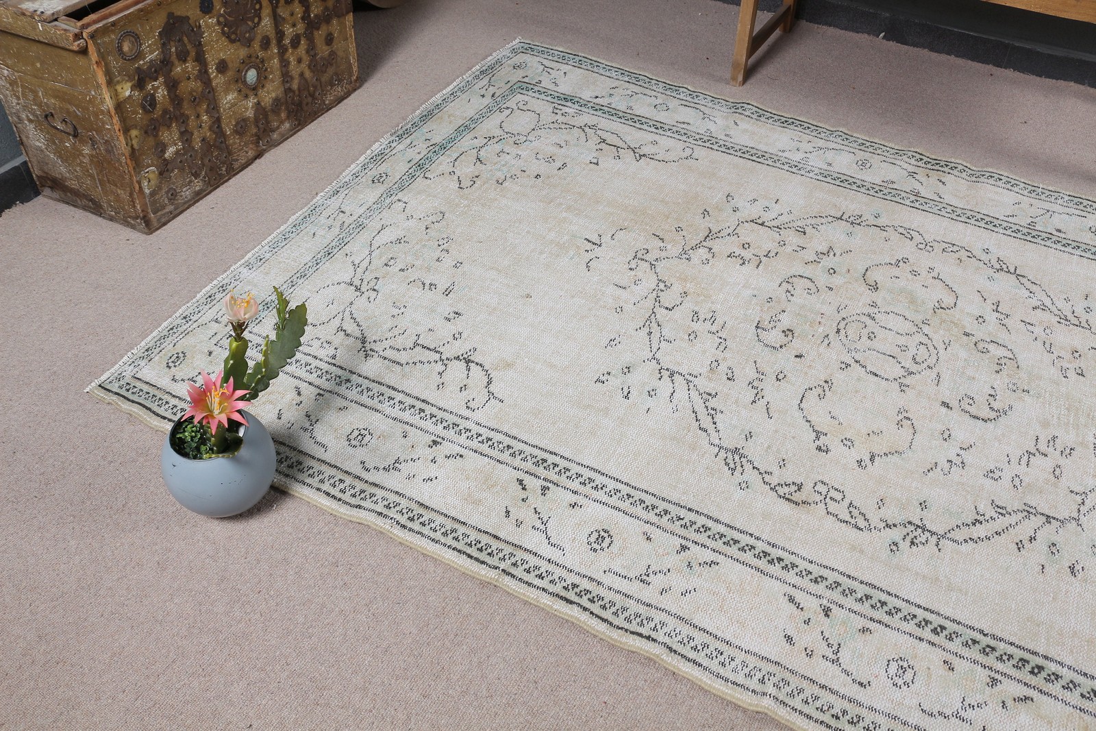 5,4×8,7 ft Vintage Turkish Rug, Large Rug, White Wool Rug