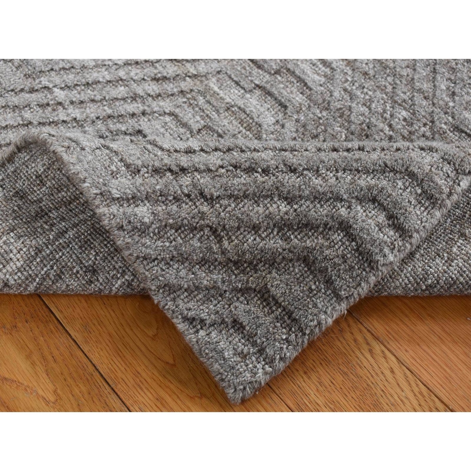 2′ x 3′ Taupe Gray Tone on Tone Chevron Design Hand Loomed Wool Rug R87835