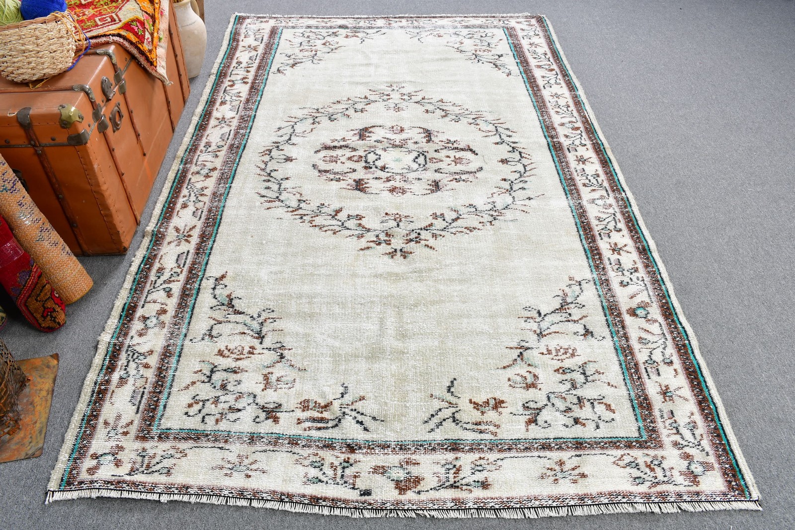 5,2×8,4 ft Turkish Vintage Rug, Large Rug, White Wool Rug