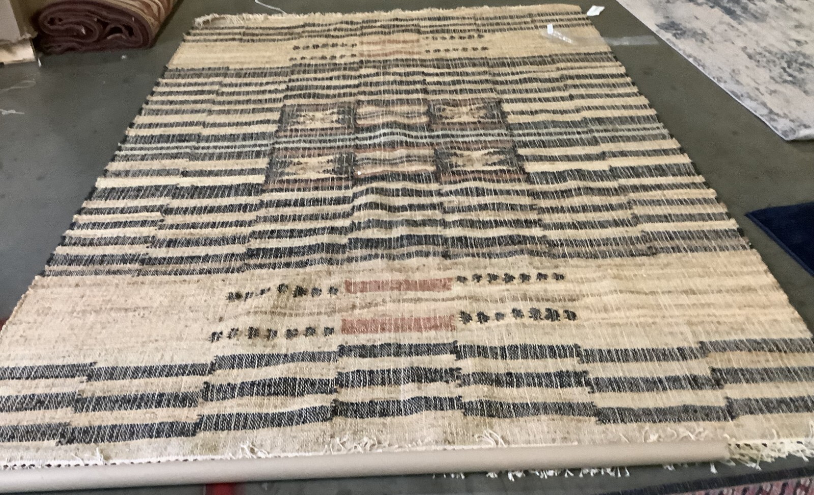 NATRL / BLACK 6′-0″ x 9′-0″ Broken Thread Rug Reduced Price 1172676437 KLM709A-6