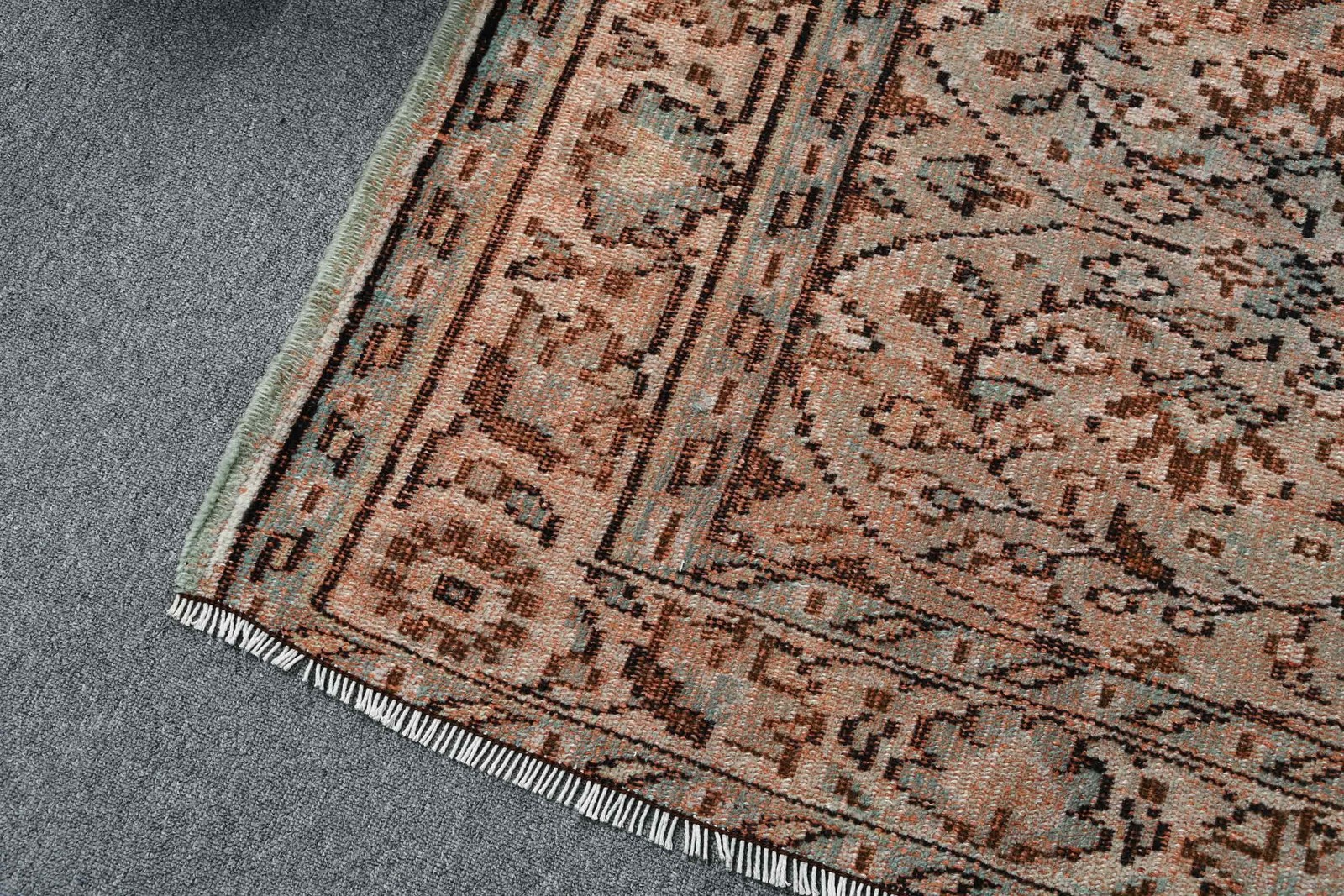 Vintage Rug 5,4×8,1 ft, Brown Red Ikat Wool Turkish Rug
