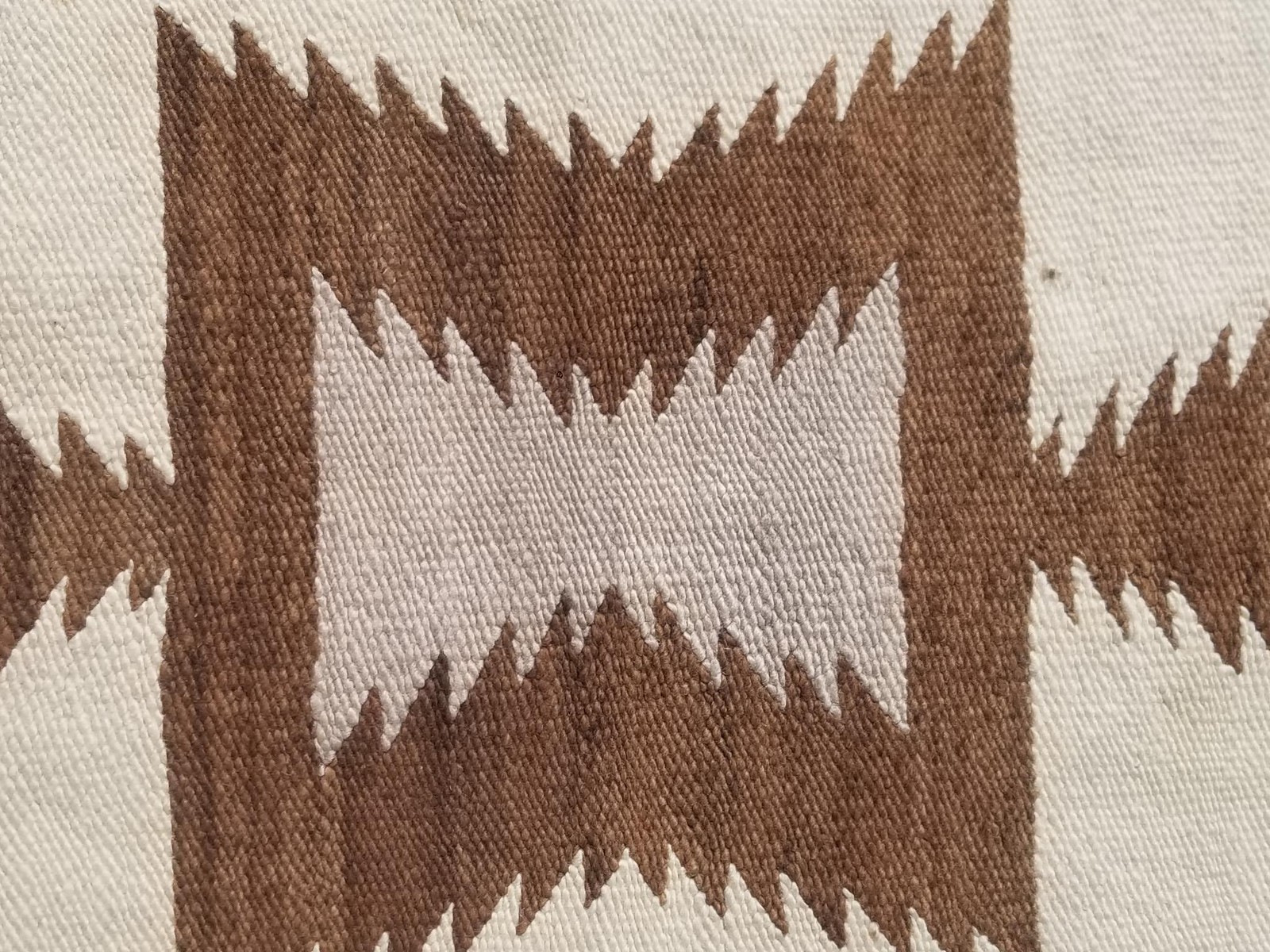 Vintage Handmade Native American Navajo Serrated Diamond Wool Rug 2.7×1.2ft