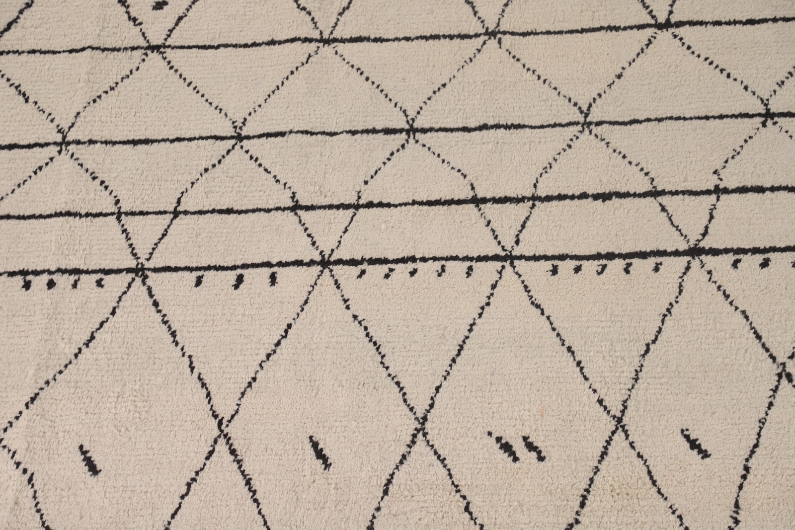 Nomadic Moroccan 8×10 ft. Ivory/ Black Area Rug Hand-Knotted Wool Carpet