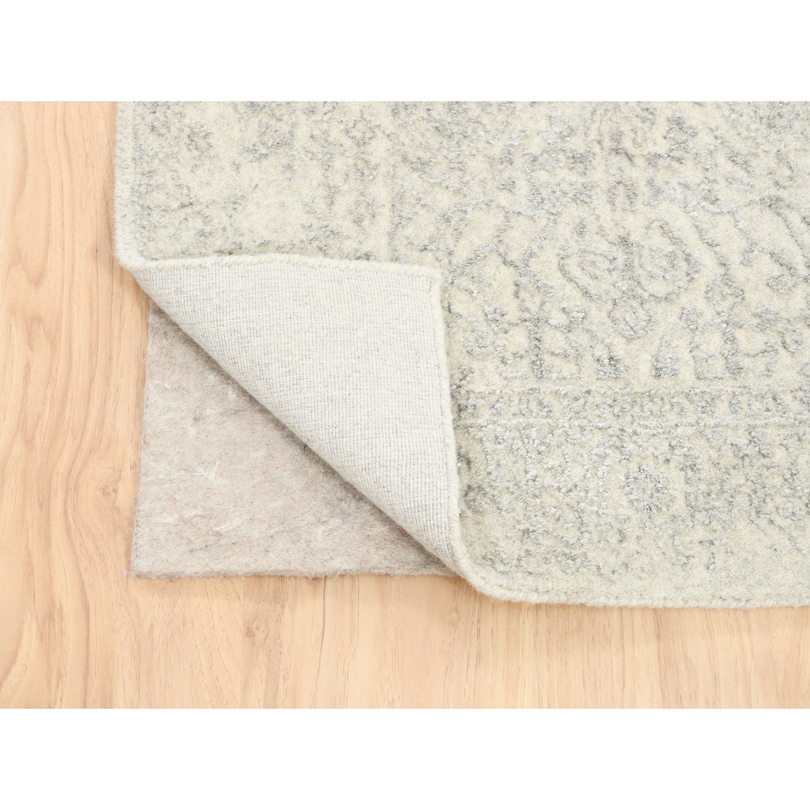 2’6″ x 12′ Fine Jacquard Gray Hand Loomed Modern Wool and Silk Runner Rug R62855