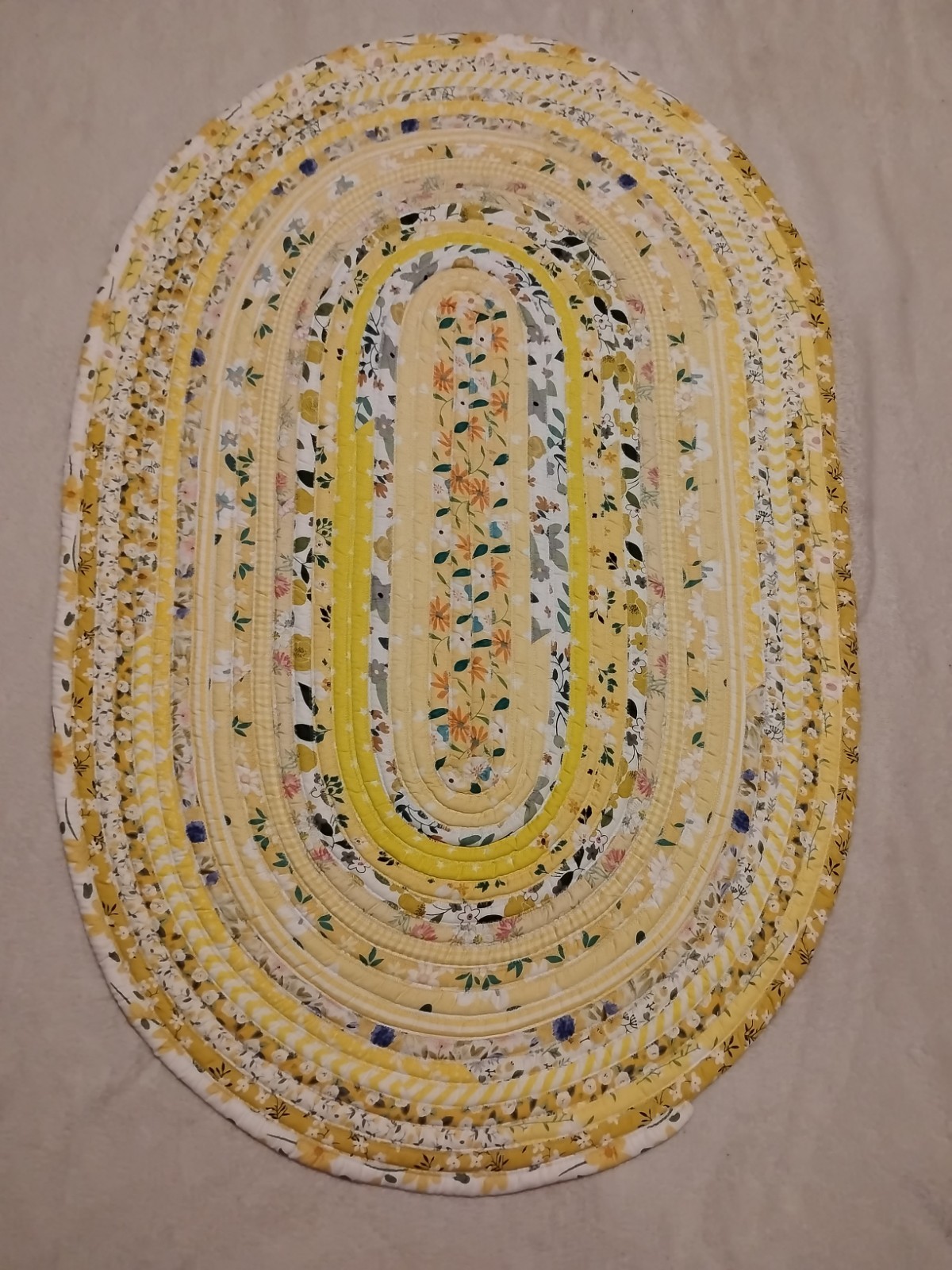 Jelly Roll Rug Yellow Floral Pattern Decorative Rug
