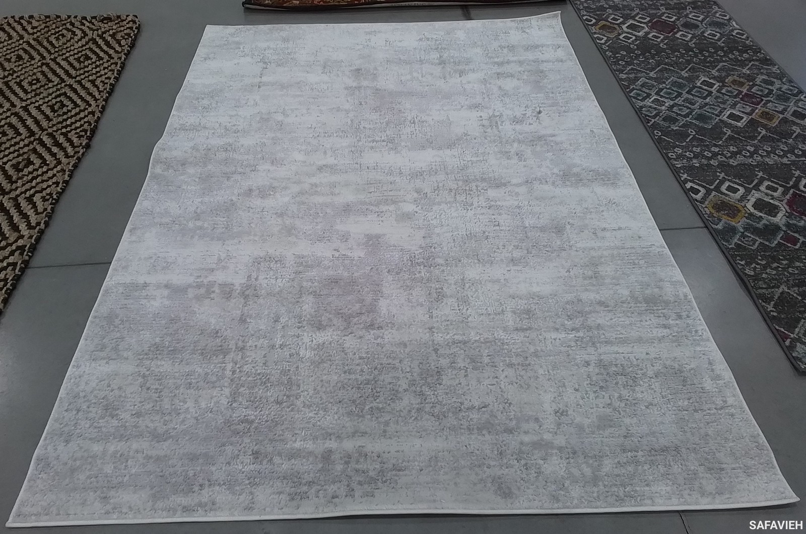 IVORY / LIGHT GREY 5′-3″ x 7′-6″ Flaw in Rug, Reduced Price 1172794666 ALA700F-5