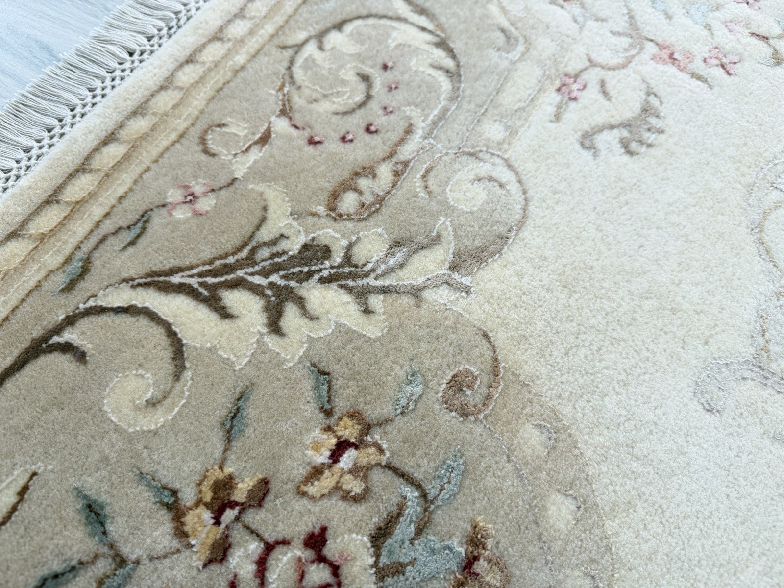 Vintage Hand Knotted Area Rug 4×6 ft Pure Wool Cream French Savonnerie Style