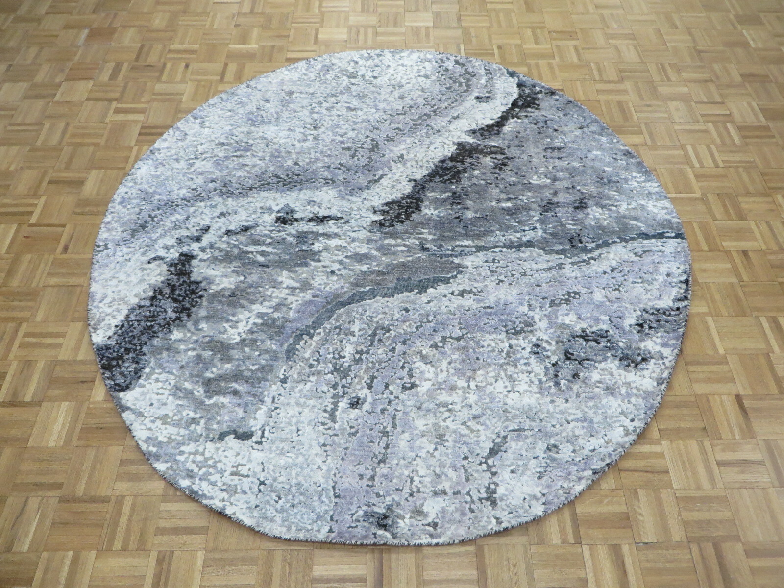 7’9 x 7’9 Round Hand Knotted Gray Modern Abstract Oriental Rug With Silk G8309