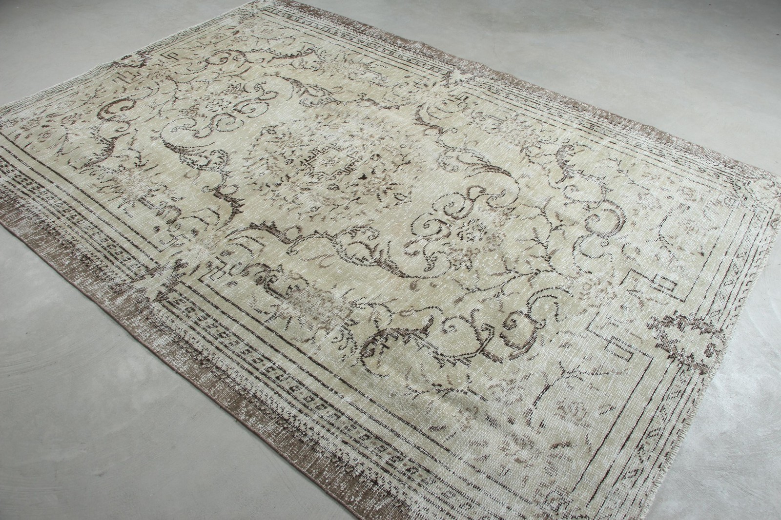 Vintage Rug, 6×8,6 ft Turkish Rug, White Brown Camouflage Wool Rug