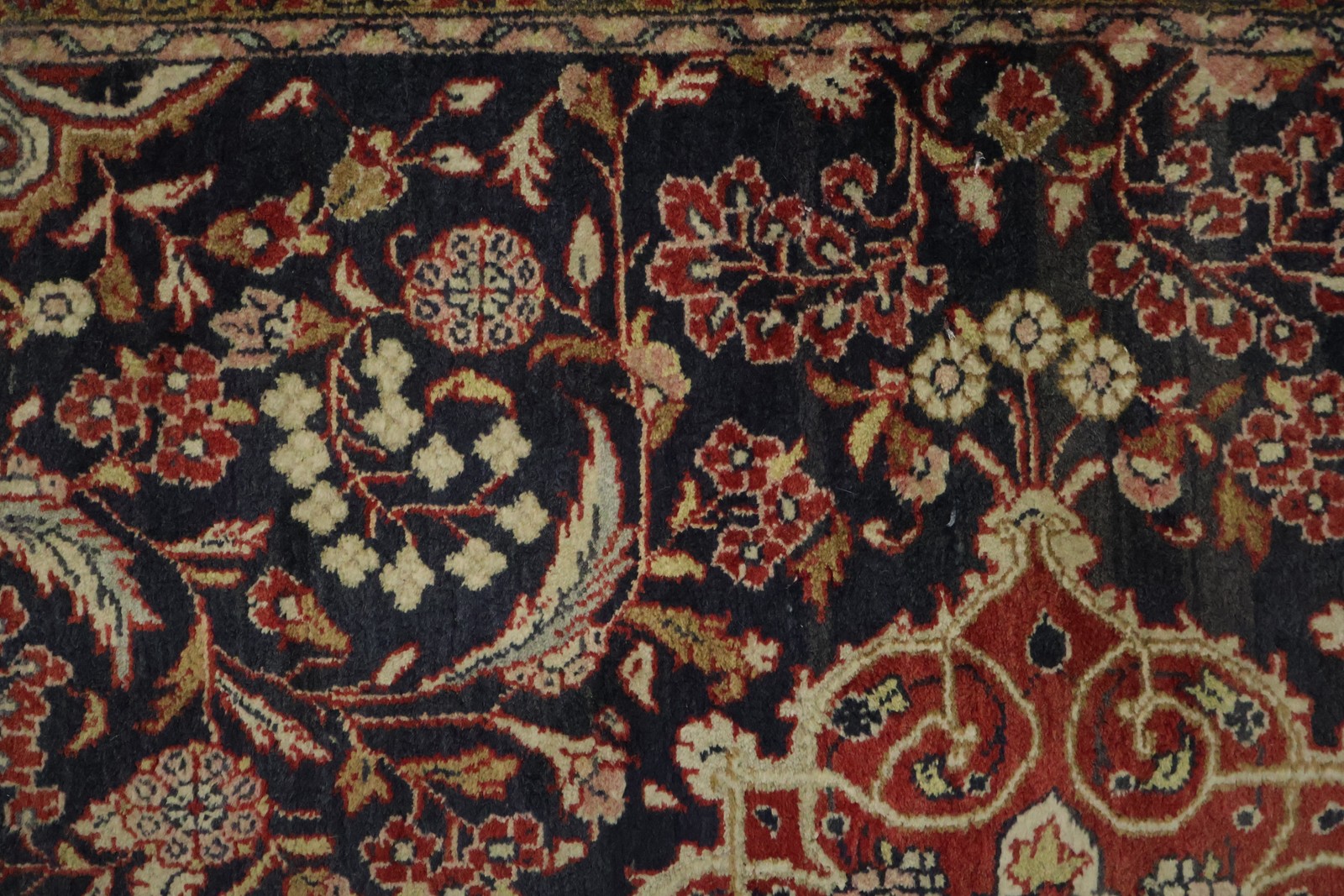 Classic Vintage Elegance in a Traditional 4×7 Blue Ivory Medallion Wool Rug