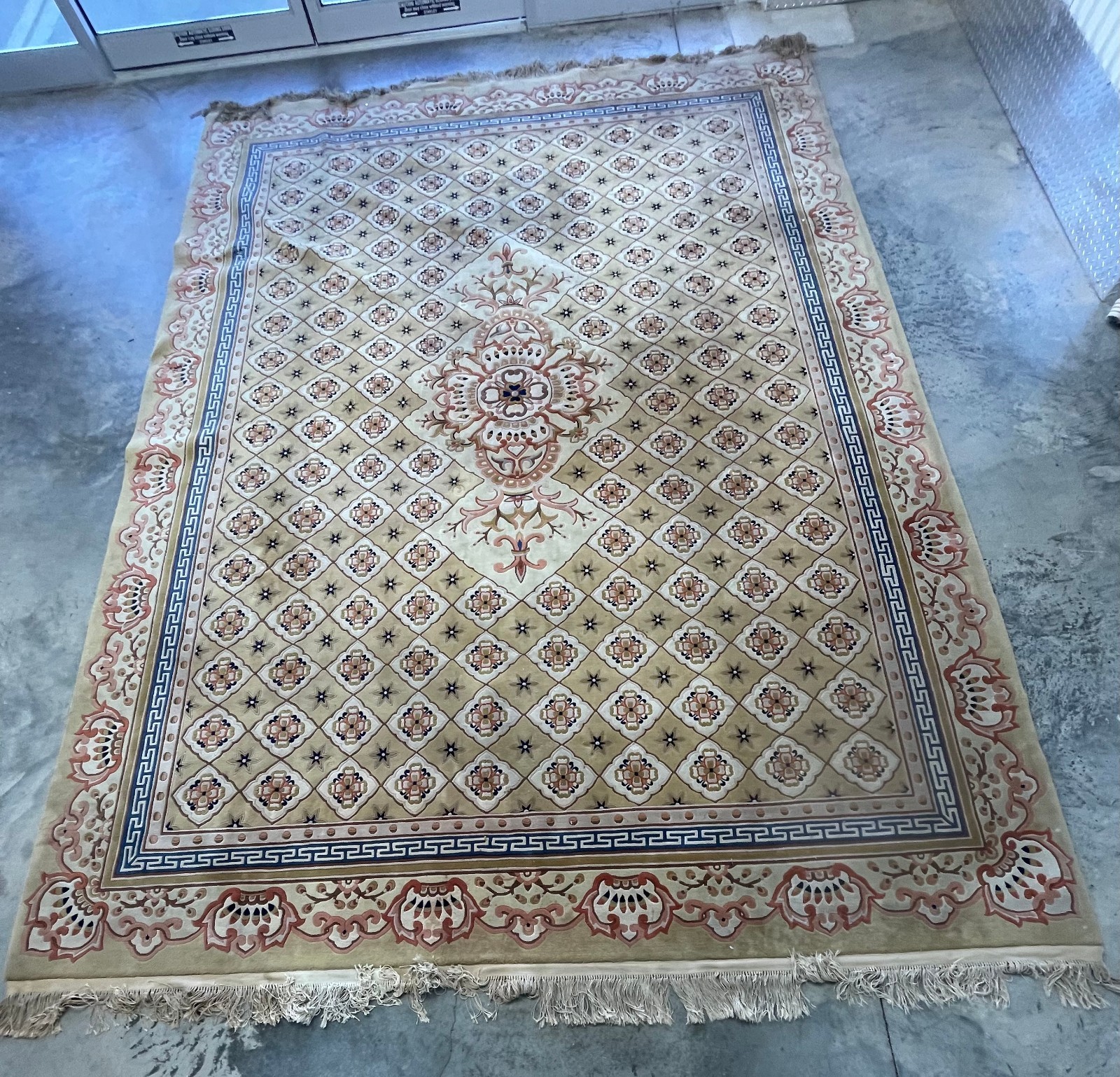 Large Oriental 100 % Wool Chinese Rug 12 Ft. x 9 Ft./ Very Good Condition