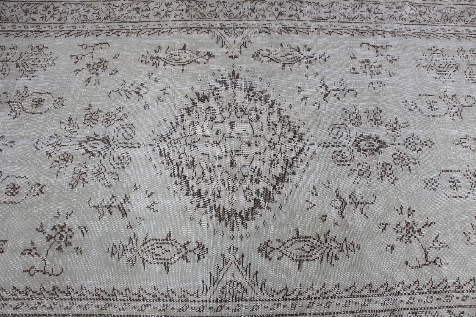 Vintage Large Rug 4,6×9,1 ft, White Brown Camouflage Rug Wool