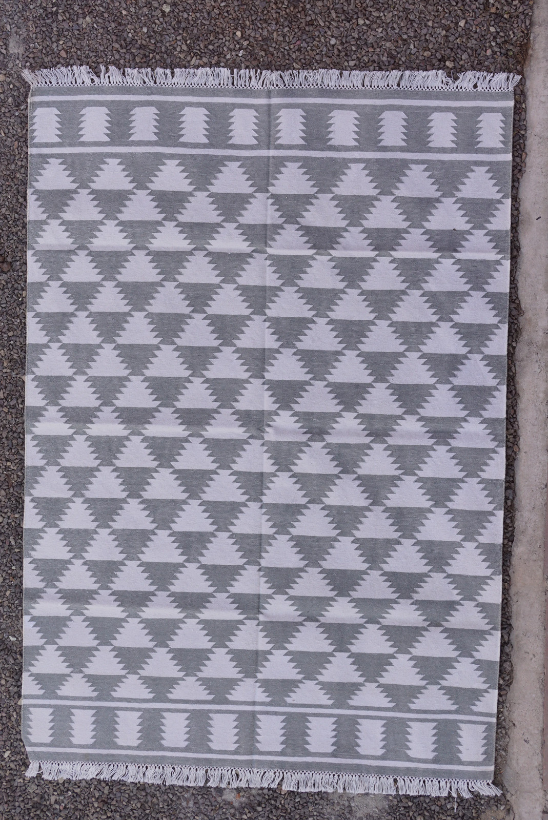 Rugmoda Handmade Cotton Gray White Geometric 4×6 ft Living Room Area Rug