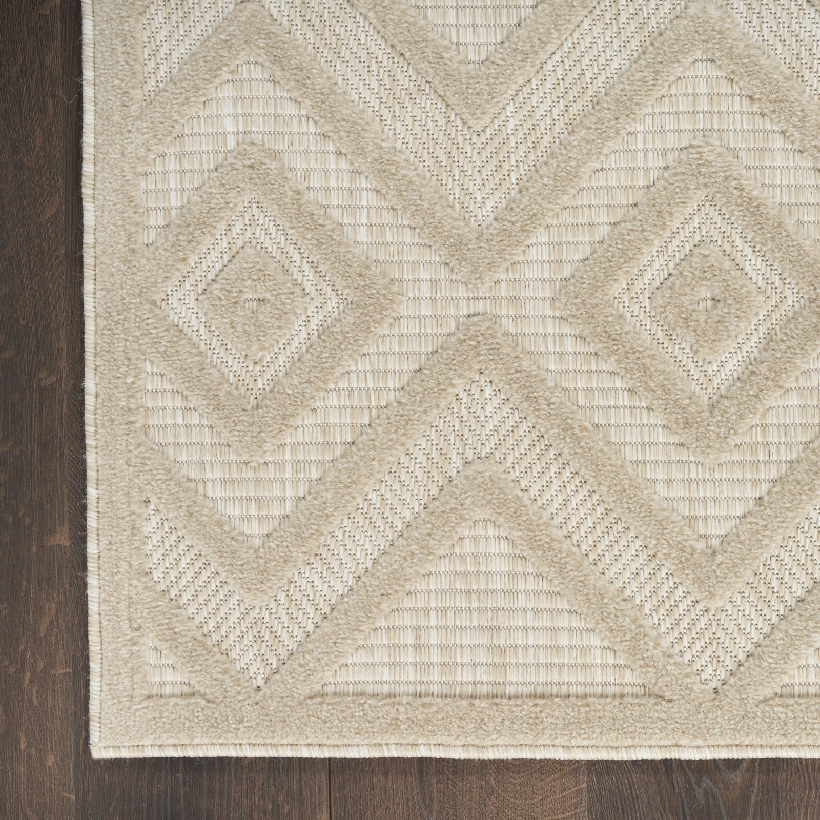 Cream 2×4 Outdoor Indoor Rectangular Rug Soft Textured Durable Versatile Design