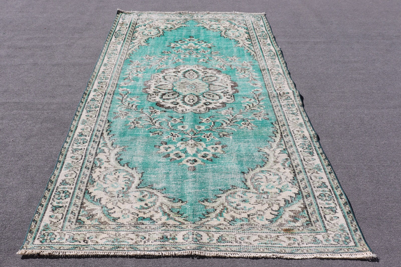 Vintage Turkish Rug 5×8,3 ft (152×253 cm), Blue White Camouflage Rug