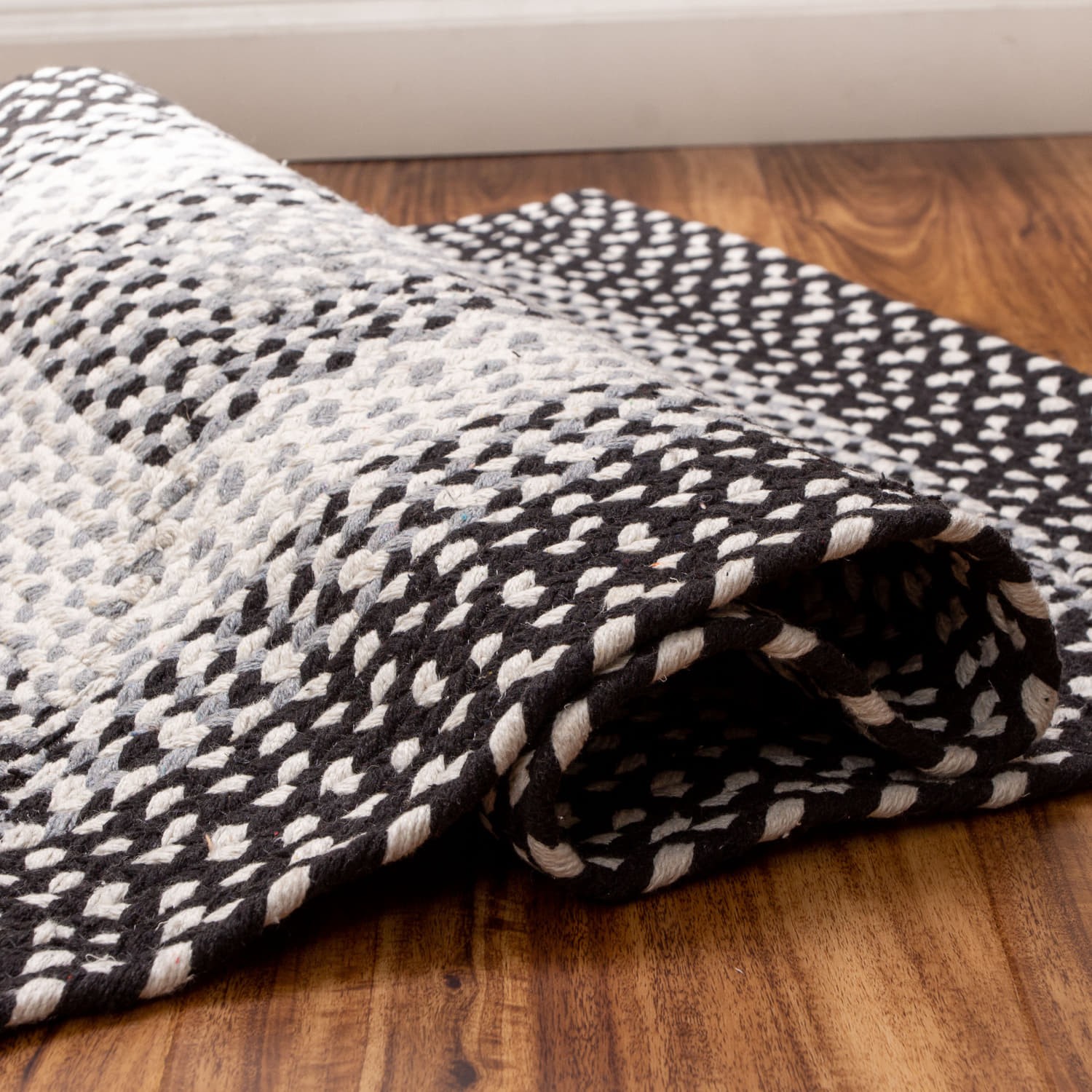 Farmhouse Braided Area Rug Black White & Gray Rug for Living Rooms and Bedroom