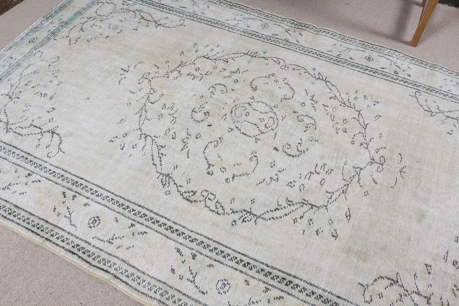 5,4×8,7 ft Vintage Turkish Rug, Large Rug, White Wool Rug