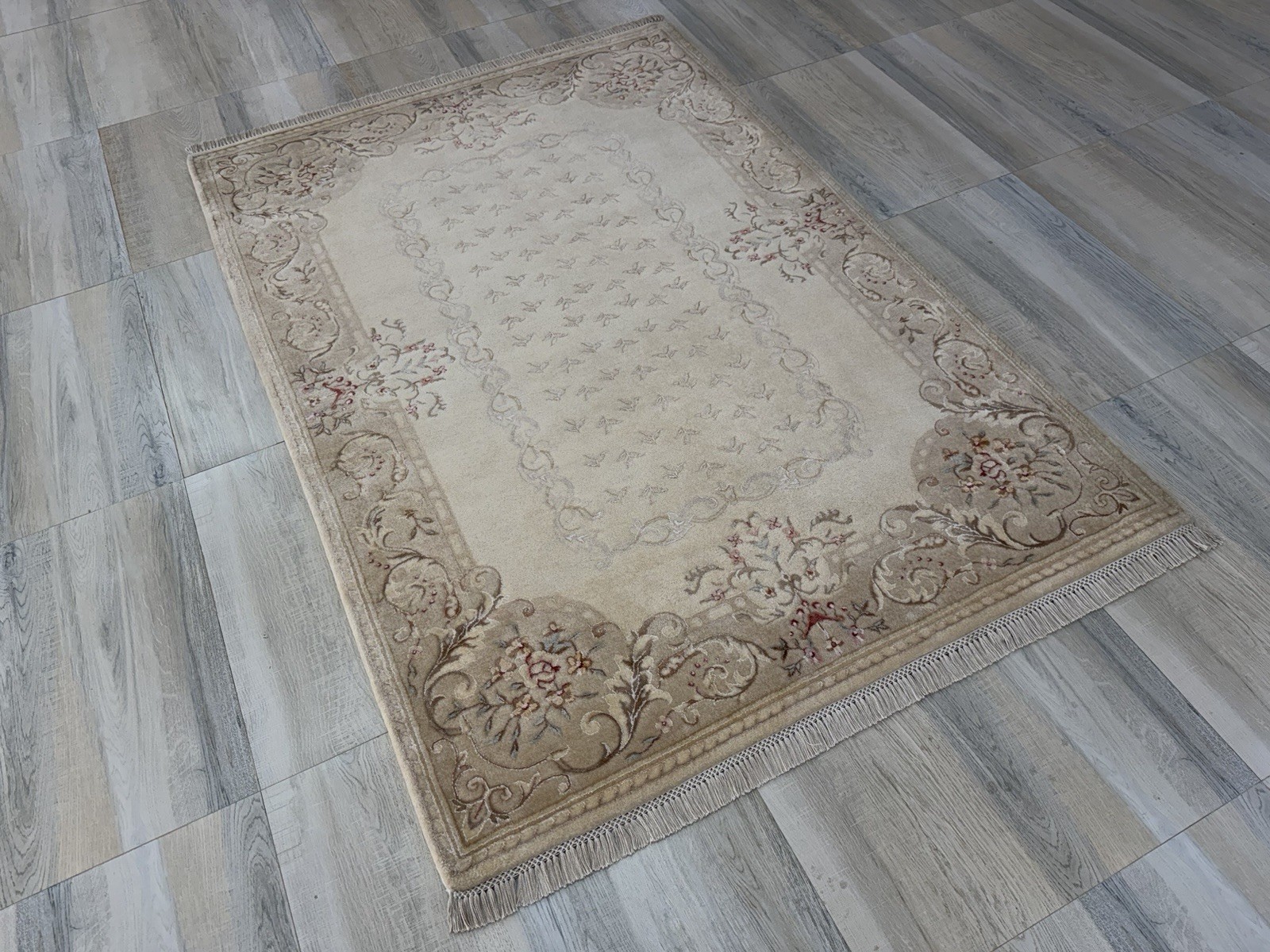 Vintage Hand Knotted Area Rug 4×6 ft Pure Wool Cream French Savonnerie Style