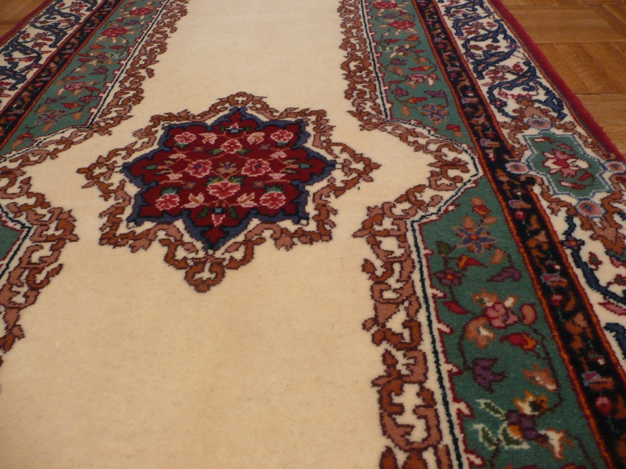 2’6 X 9 Hand Knotted Ivory Fine Kirman Open Field Rug G1071