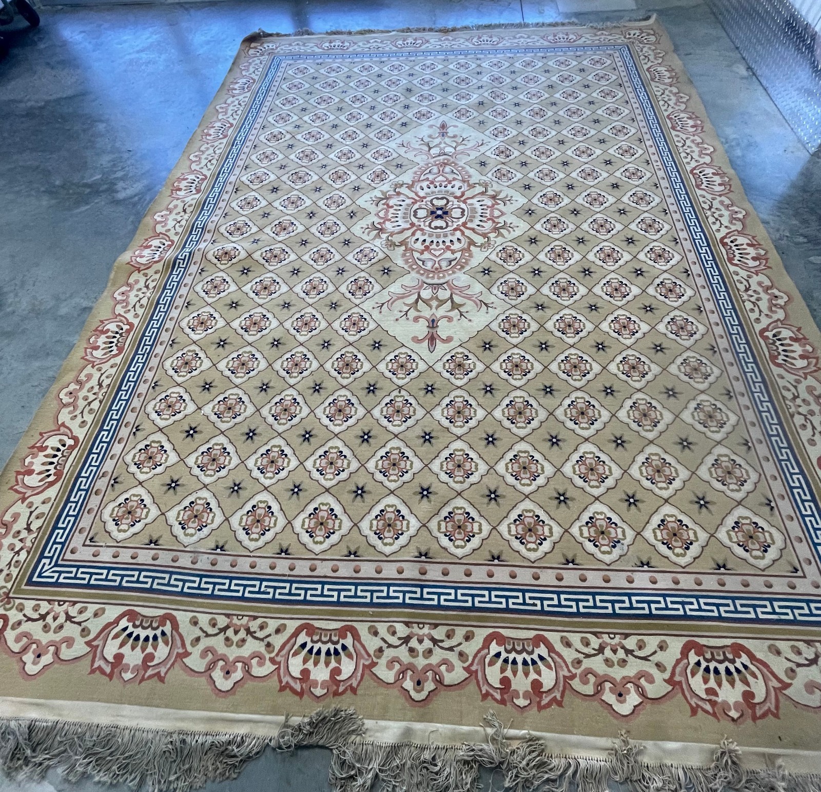 Large Oriental 100 % Wool Chinese Rug 12 Ft. x 9 Ft./ Very Good Condition