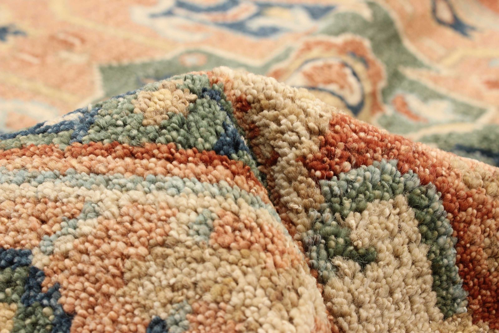 Vintage 5’3″ x 8’2″ Traditional Hand Knotted Vegetable Dye Wool Area Rug