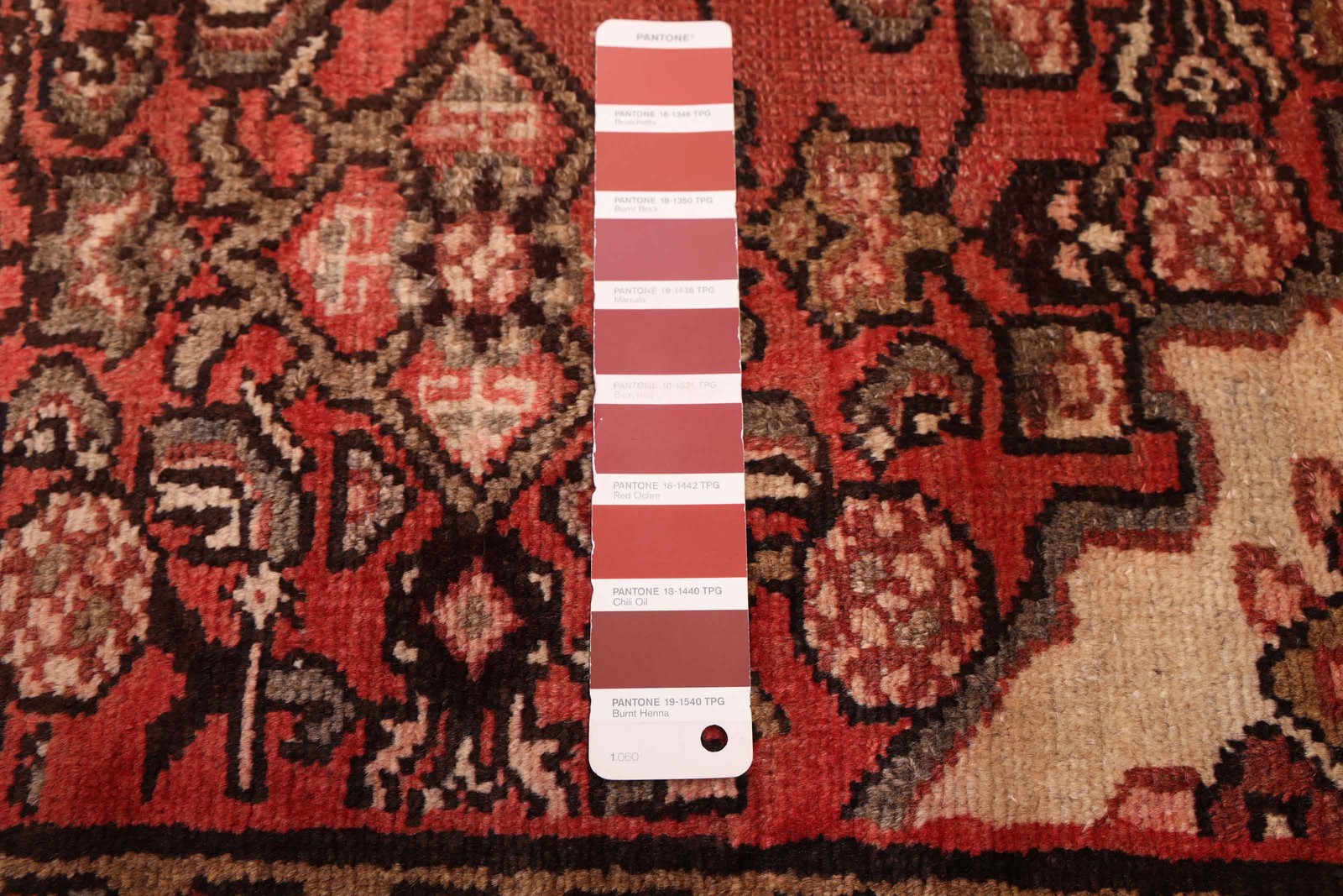 Vintage 4’9″ x 7’8″ Traditional Hand Knotted Vegetable Dye Wool Area Rug