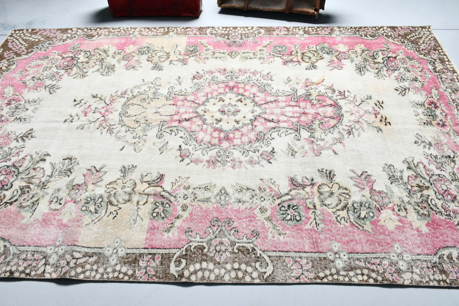 Vintage Large Rug 5,6×9,1 ft, Pink Oriental Turkish Wool Rug