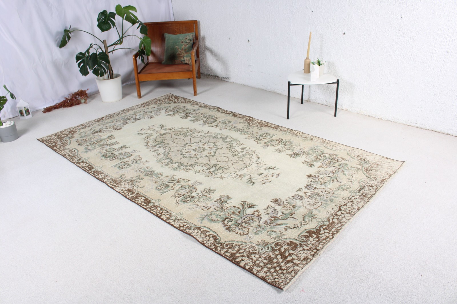 5×8,7 ft Turkish Rug, Brown Bordered Vintage Rug Wool