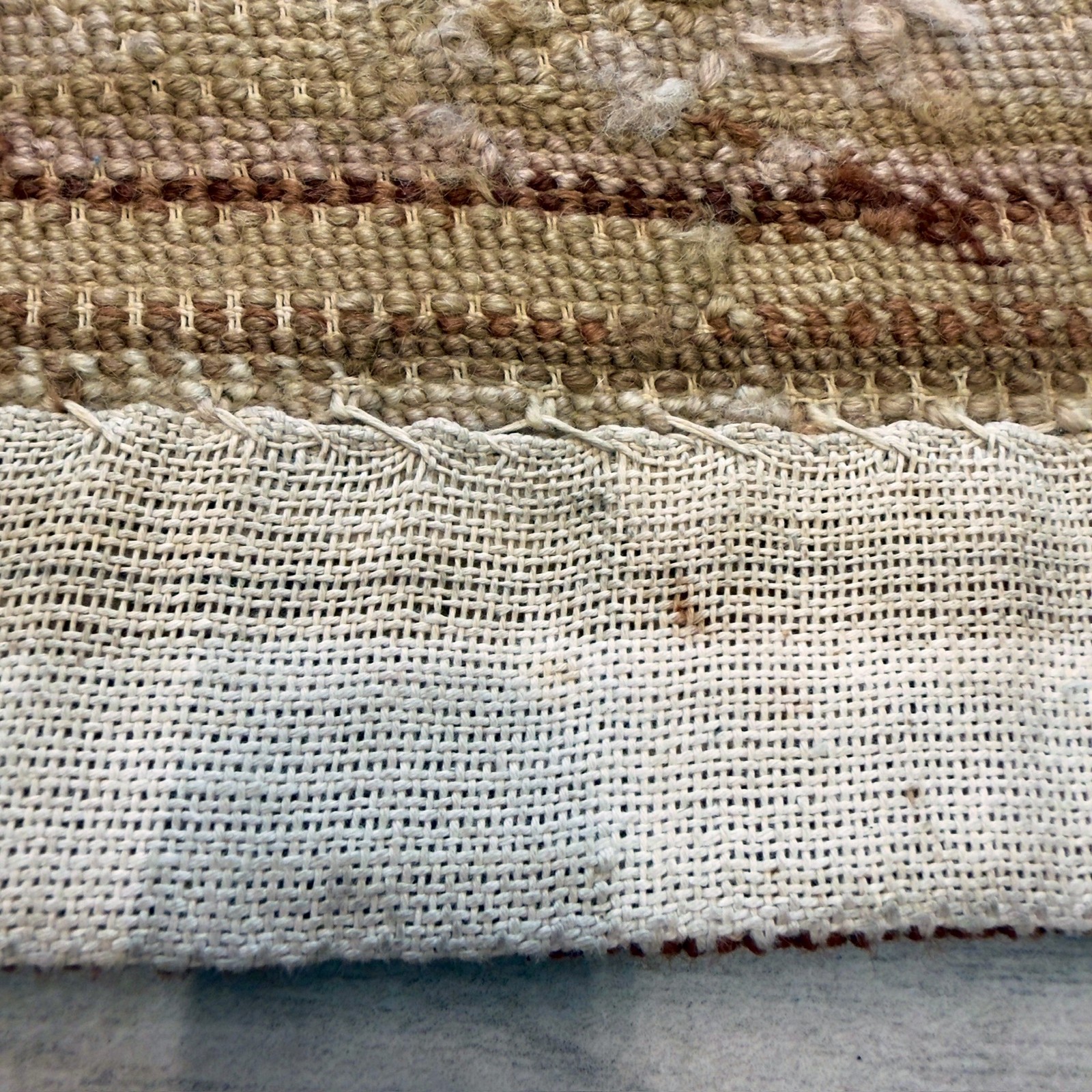 French Aubusson VTG Wool Area Rug Floral Medallion Scalloped Border Tapestry