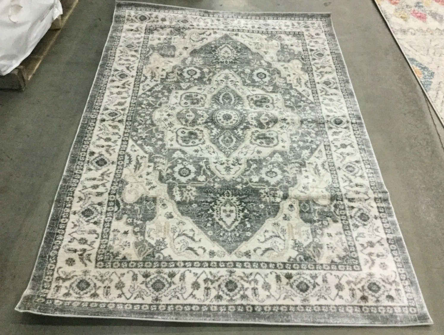 GREY / CREAM 4′ X 6′ Back Stain Rug, Reduced Price 1172641225 ISA936F-4
