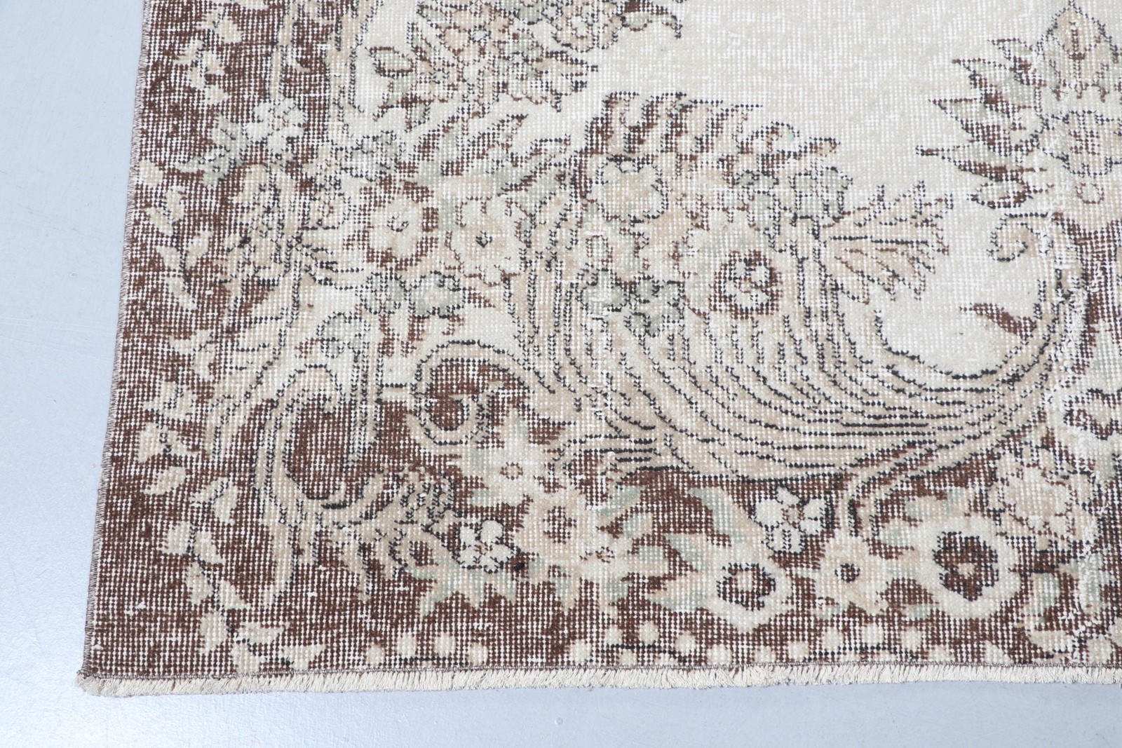 5,4×8,7 ft Rug, Turkish Vintage Rug, Brown Polka dot Wool Rug
