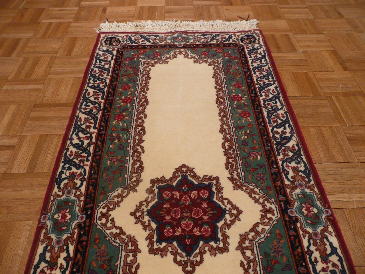2’6 X 9 Hand Knotted Ivory Fine Kirman Open Field Rug G1071