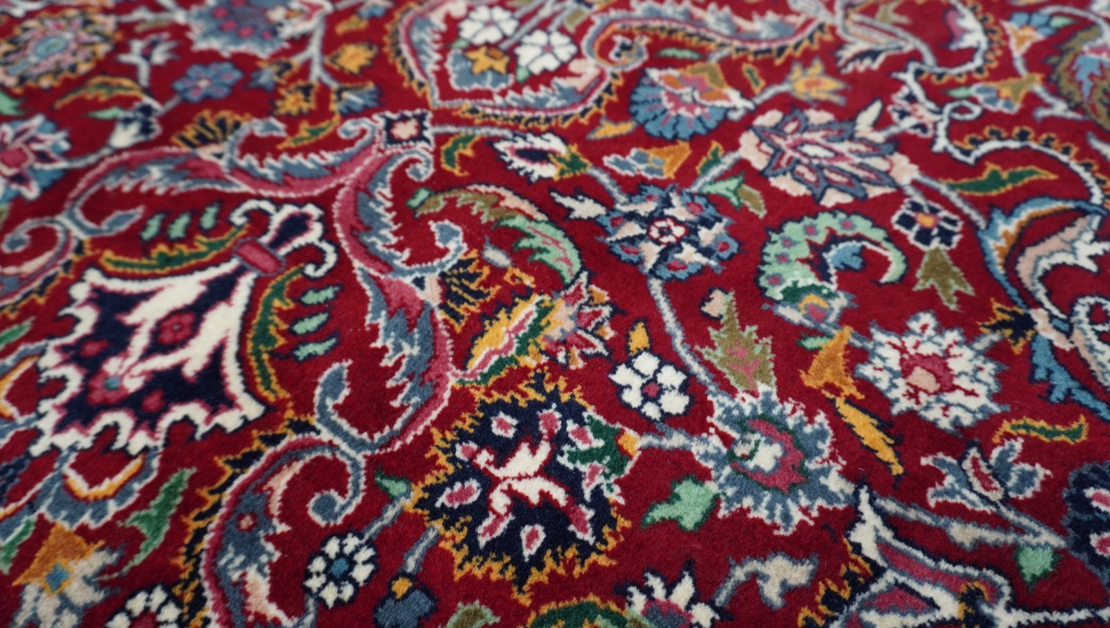 Excellent Vintage Kashann 6′ x 9’3″ Hand Knotted Wool Red Navy Blue Oriental Rug