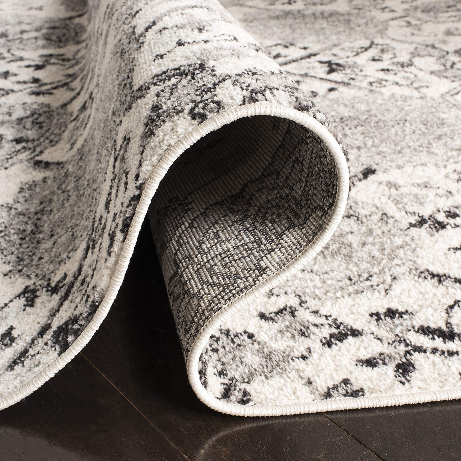 SAFAVIEH Madison Collection Area Rug 3′ Square Cream & Silver Paisley Design