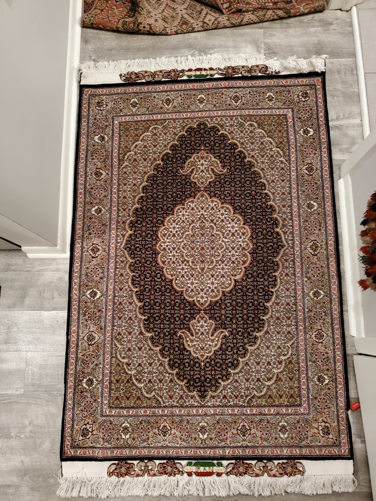 REDUCED!! Wool and silk Oriental Carpet Collectors select