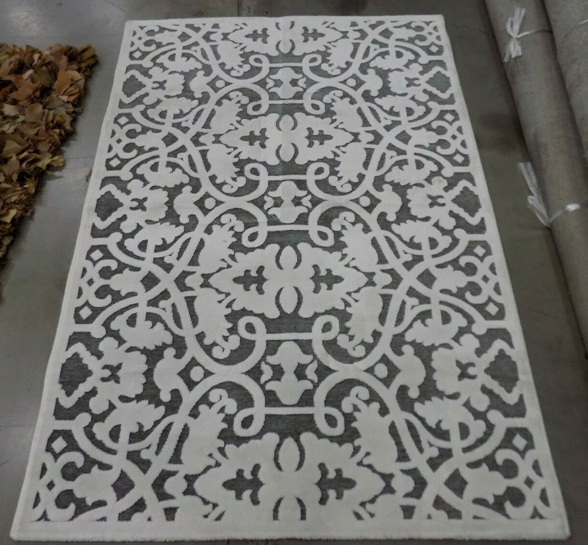 IVORY / DARK GREY 3′-1″ X 4′-7″ Stained Rug, Reduced Price 1172558384 PARB636C-3