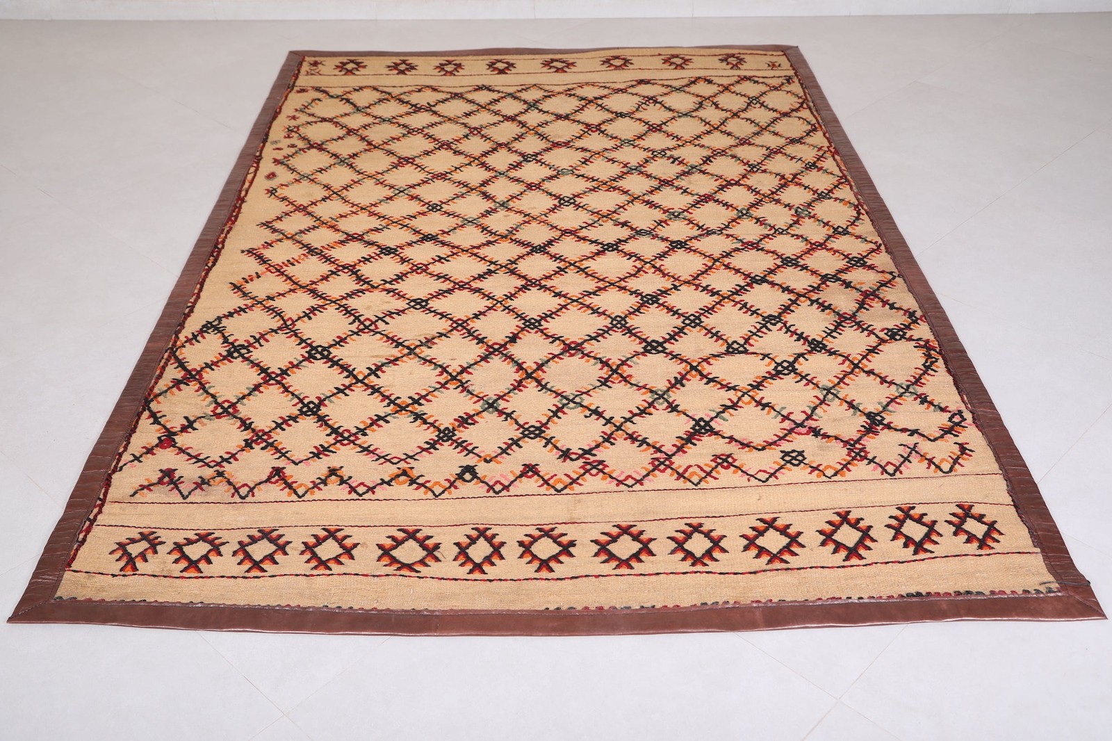 Moroccan Hassira Rug – 5.9 x 8.9 Feet | Geometric Diamond Pattern