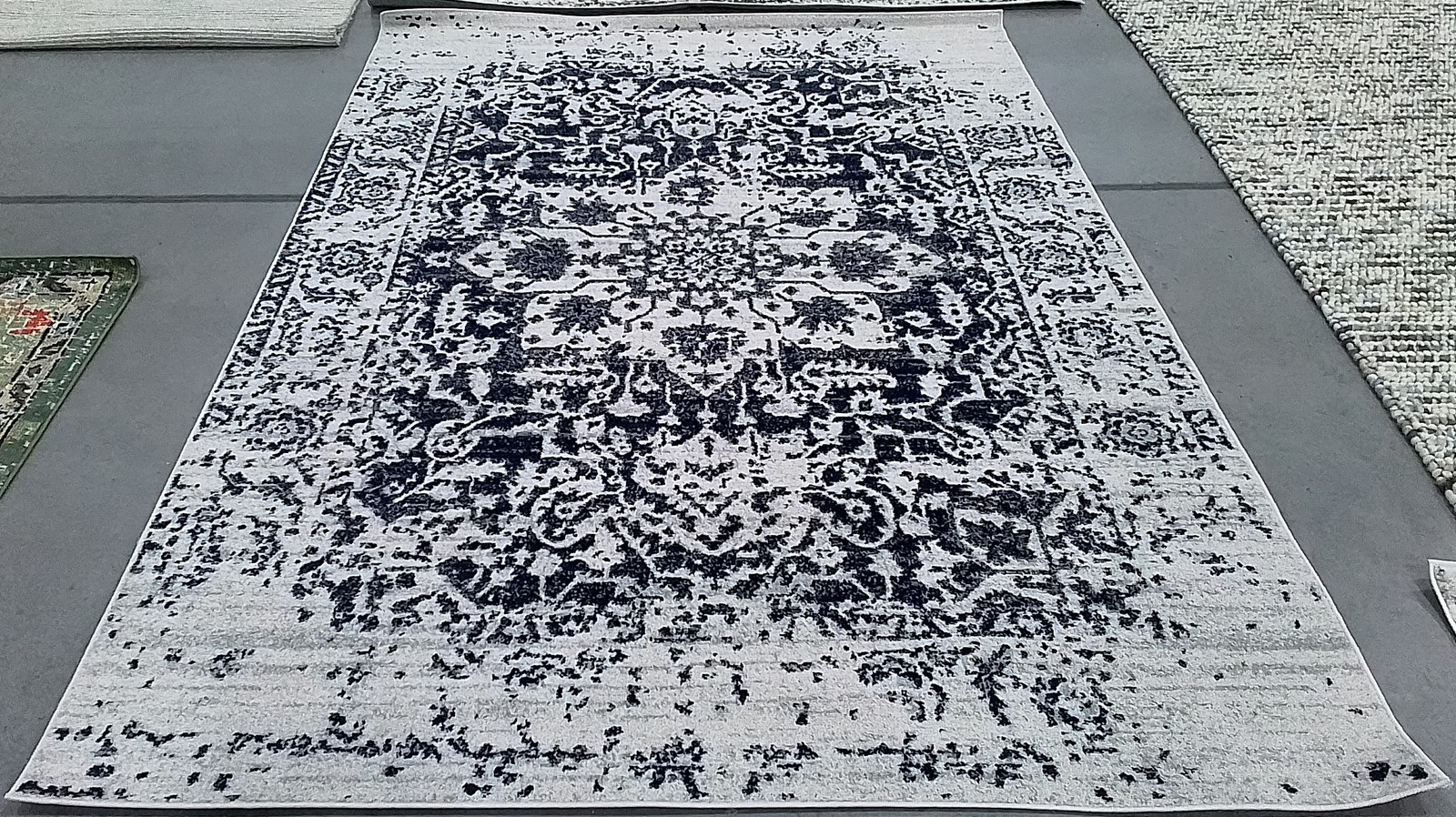 CREAM / NAVY 6′-7″ x 9′-2″ Back Stain Rug, Reduced Price 1172808815 MAD603D-6