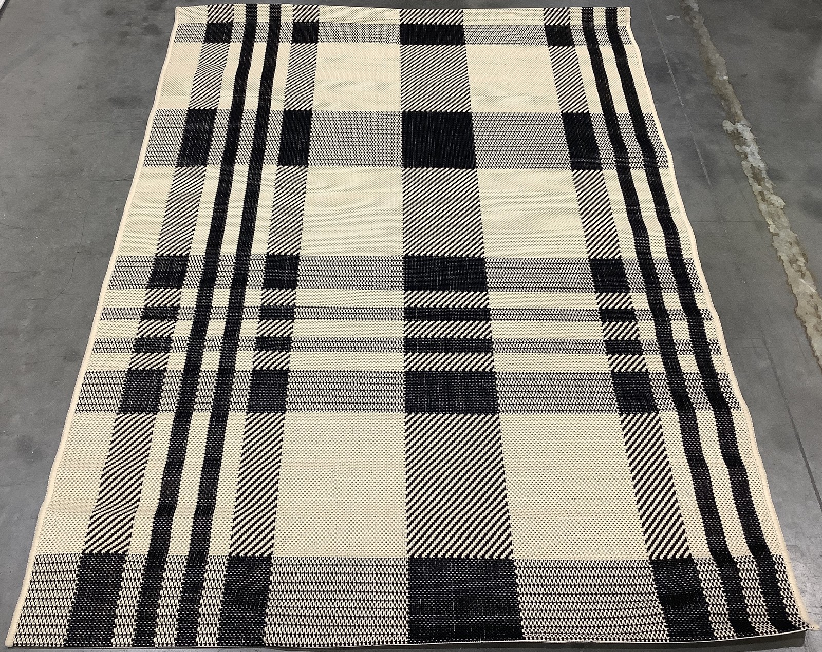 BLACK BONE 4′-0″ x 5′-7″ Binding Stain Rug Reduced Price 1172684065 CY6201-216-4