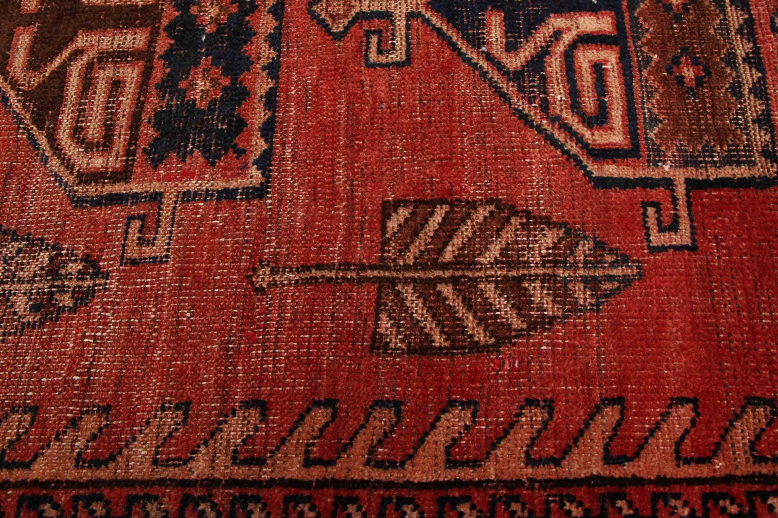 Vintage 5’7″ x 8’3″ Traditional Hand Knotted Vegetable Dye Wool Area Rug