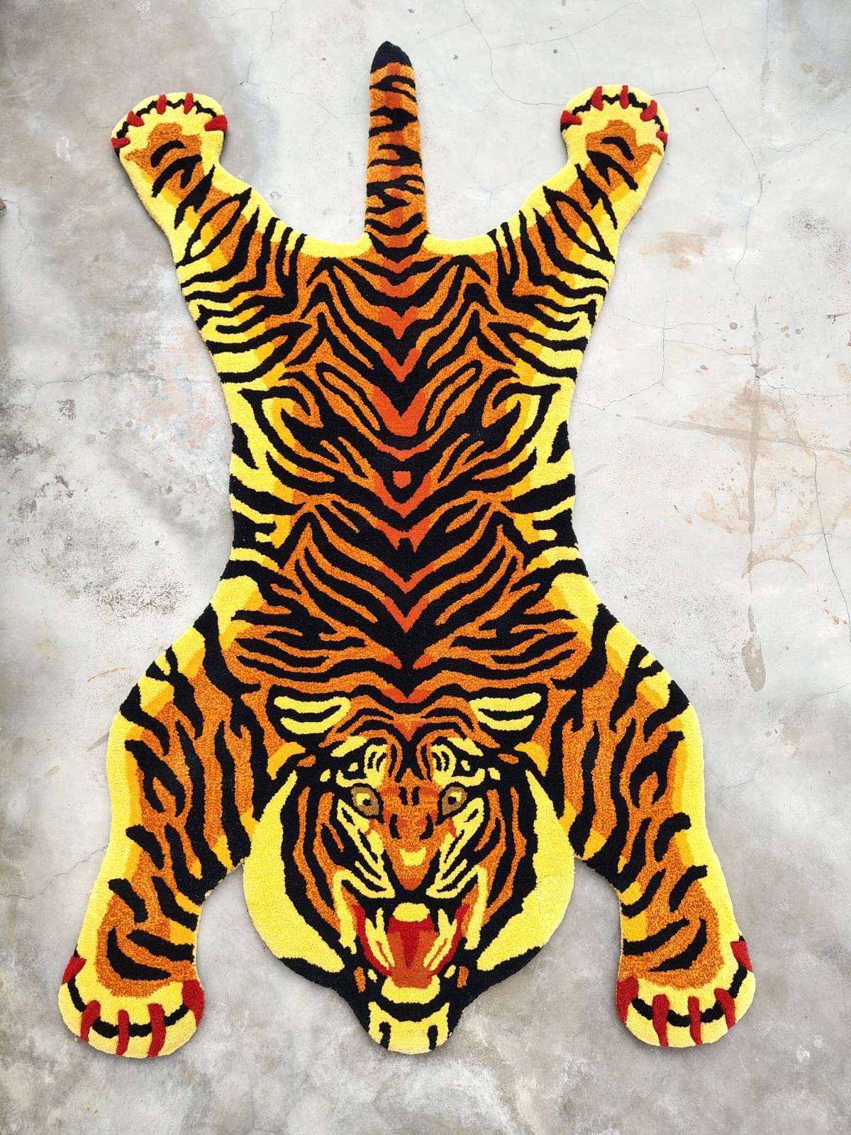 Hand Tufted Tiger Rug Woolen Animal Shape Area Carpet