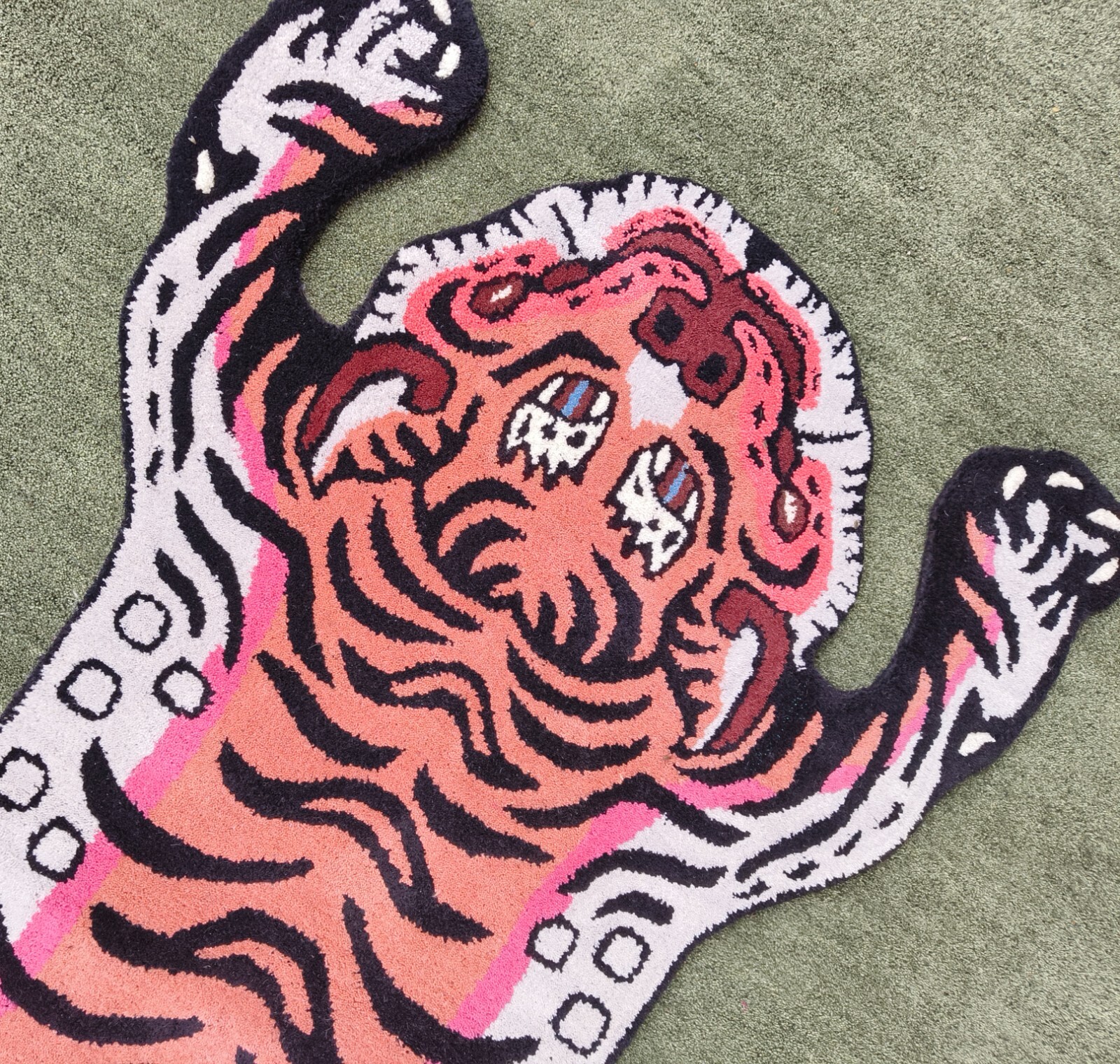 Tibetan Tiger Rugs 3×5 Feet Handmade 100% Woolen Hand Tufted For Home Decoration