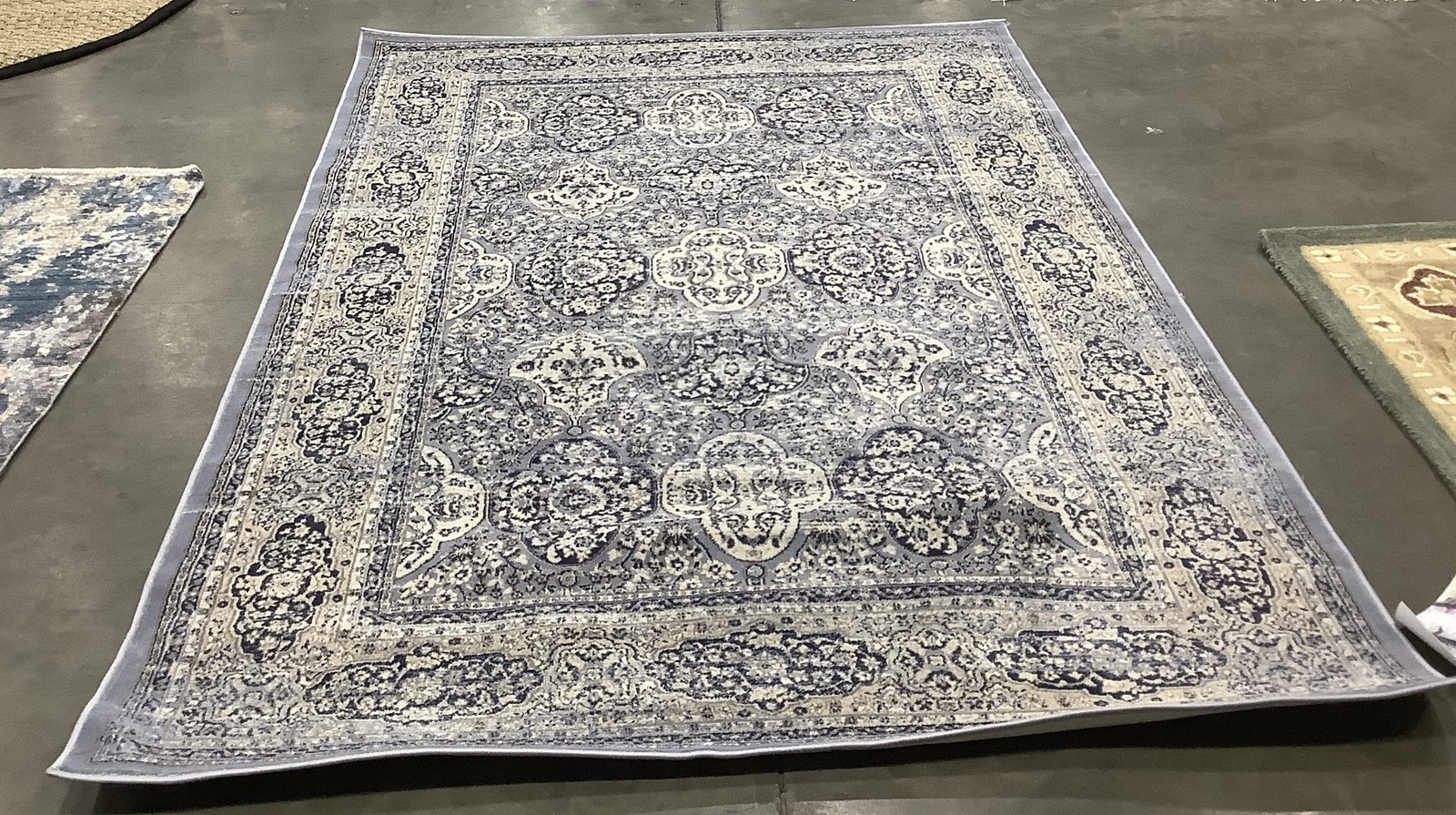 LT BLUE / IVORY 5′-1″ x 7′-7″ Back Stain Rug, Reduced Price 1172685178 VTG573L-5