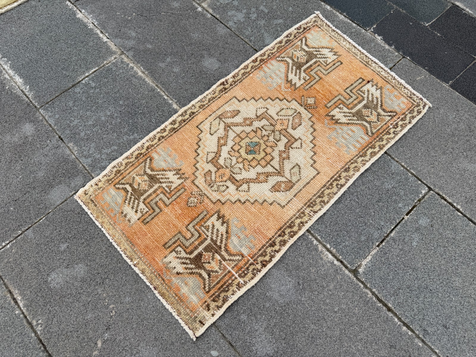 Small Vintage Turkish Oushak Rug 1.5×3.0 ft Peach Beige Tribal Accent Mat