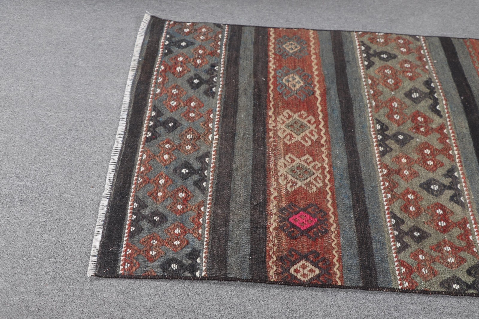 Turkish Area Rug 3,9×6,8 ft (119×207 cm), Kilim Gray Vintage Rug